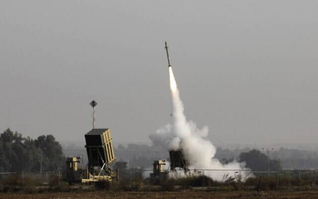 An Israeli missile launched from the Iron Dome defense missile system, designed to intercept and destroy incoming short-range rockets and artillery shells, in the southern Israeli city of Sderot, on November 12, 2019. (MENAHEM KAHANA / AFP)